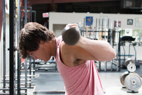 Excessive shoulder extension in the squat