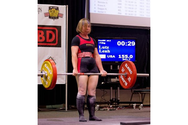 leah lutz competition deadlift attempt