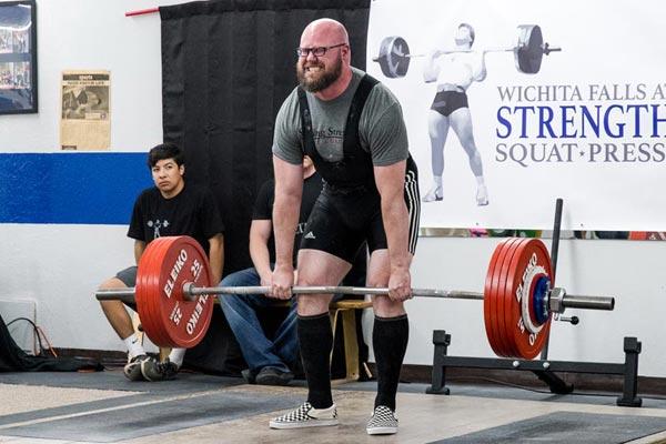 competition deadlift attempt