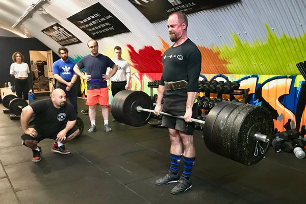 carl raghavan coaches the deadlift in london