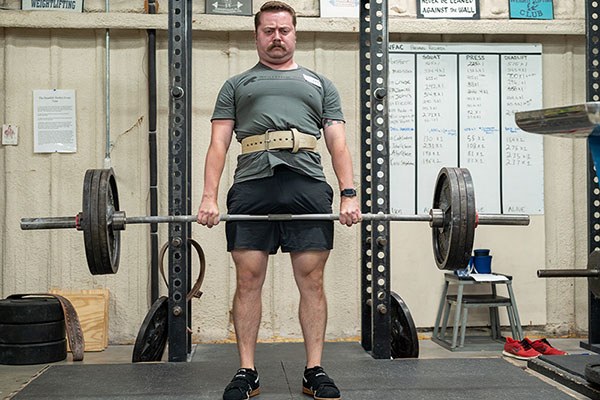 lifter locking out a deadlift