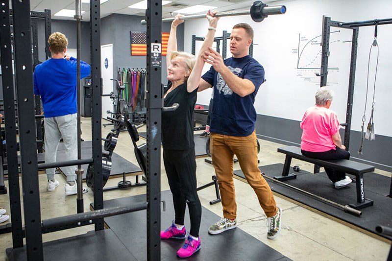 press lockout senior lifter