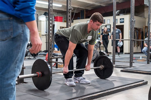 jarret demonstrates the deadlift