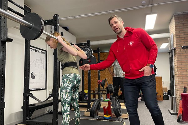 steve ross explains hip drive at a starting strength camp