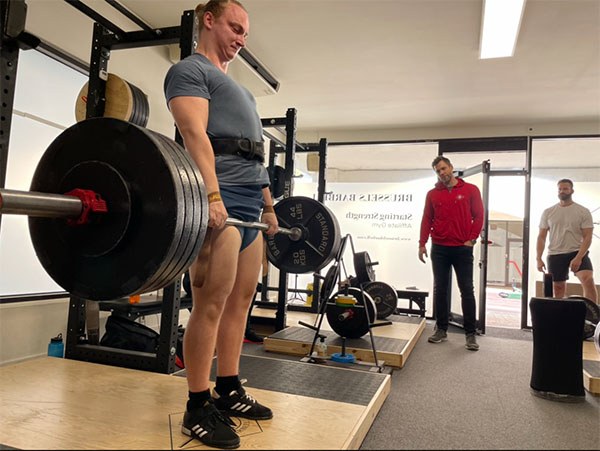 adrian locks out his deadlift at the training camp in brussels