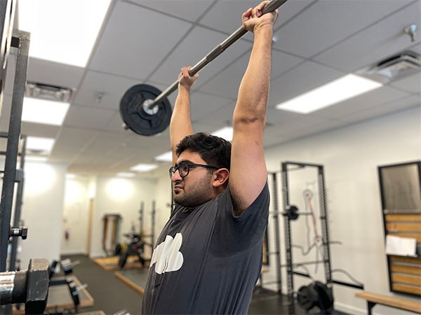 tehz locks out a pr set of presses at starting strength orlando