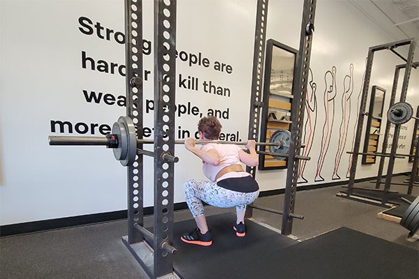 vilma squatting 115 pounds after two weeks of training