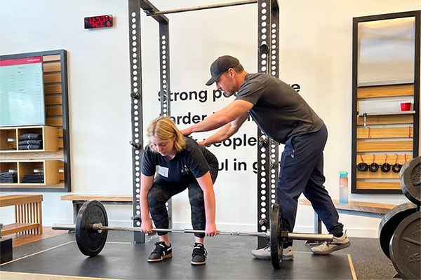 paul horn teaches abby about back position in the deadlift