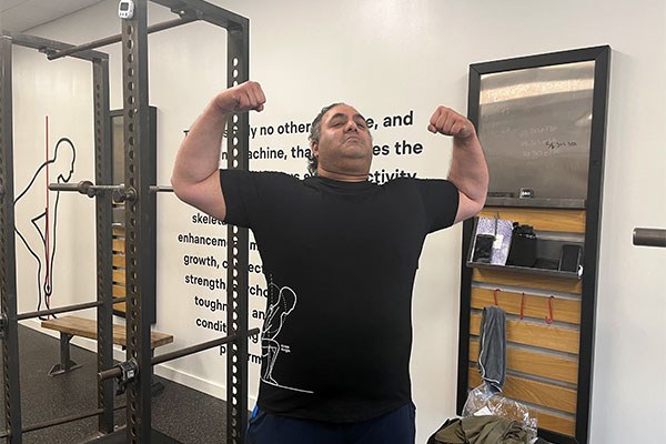 andy shows off a new shirt