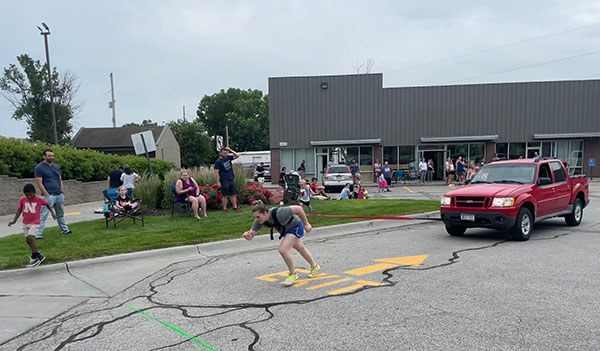 brianne holm pulls the truck at testify strongman summer showdown