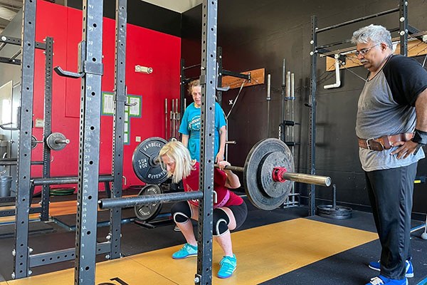 julie squats 185 as she trains for ironfest at testify strength and conditioning