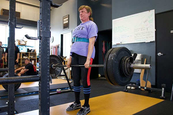 sharon foster deadlifts 280 for a pr at the ironfest iv meet