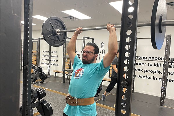 carlos grinds out a press at starting strength chicago