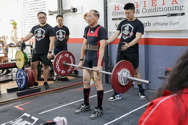 mr ling locks out an 85 kg deadlift in singapore