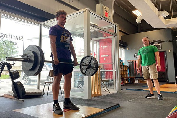 nate works for the correct finish in the deadlift