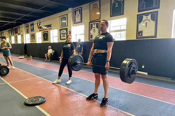 kevin meyers deadlifting at a starting strength camp