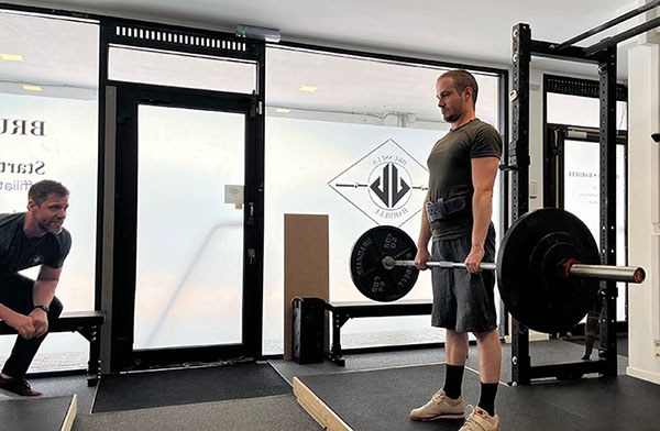 brice deadlifts during his first session of barbell training at the belgium camp