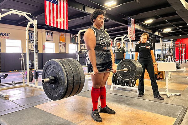 inna coaches pia deadlifting 335 for five in long island