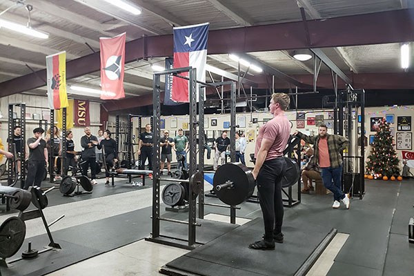 seminar attendees watch martin work through his last set of deadlifts