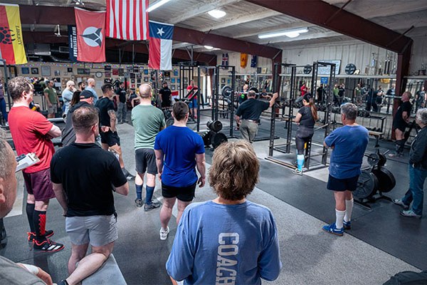 rip coaching lifters in the power clean session