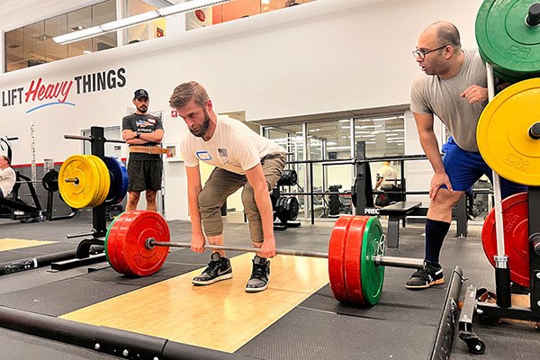 john smith coaches his lifter through the deadlift