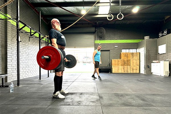 ben finishes shi final set of deadlifts at the perth camp