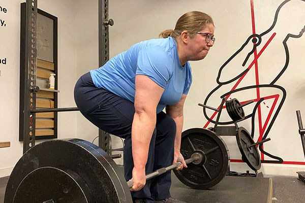 wendy starts a 275lb pr deadlift