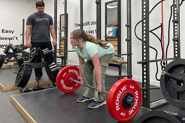 sarah sets up the start of her deadlift