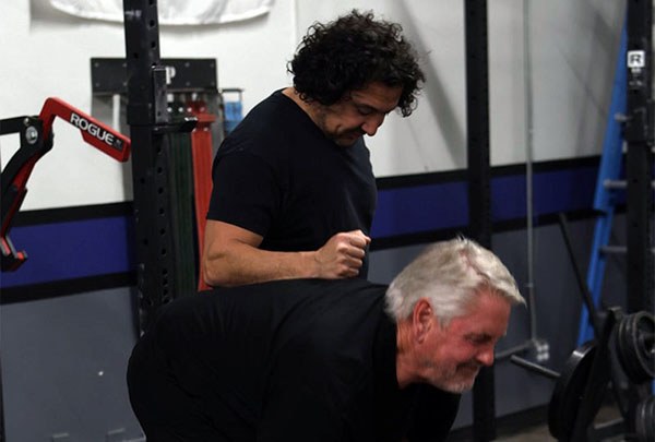 santana cues spinal extension in the deadlift