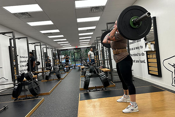 lindsey finishing a power clean