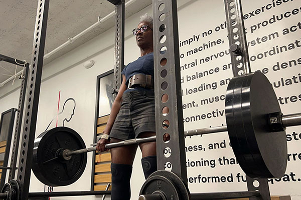 jacquie locks out a 315 pull