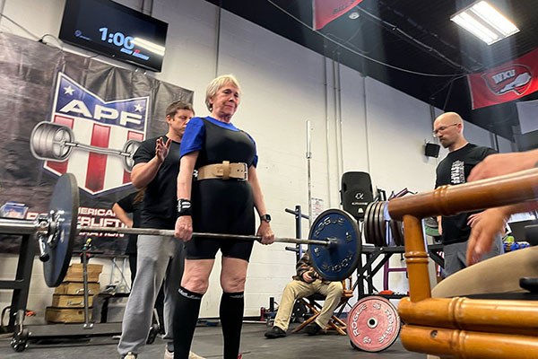 foster deadlifts at a powerlifting meet