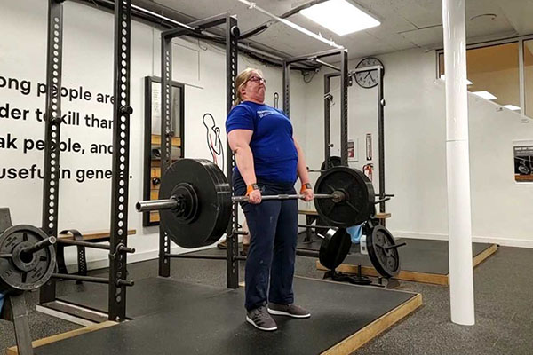 wendy prs her deadlift at 330
