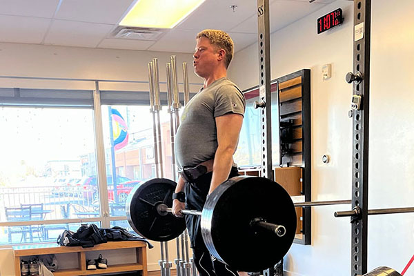 eric locksout a pr deadlift
