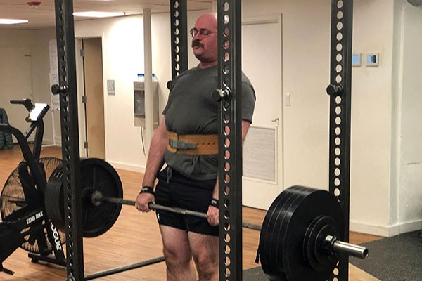 tim locks out a 450 rack pull