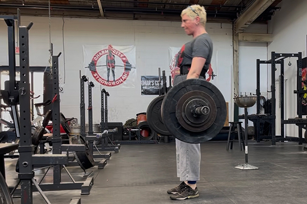 emily socolinsky deadlifting just months after a hip replacment