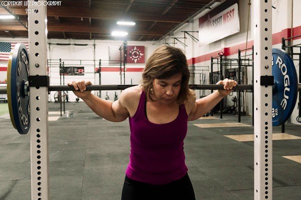 leah lutz training the squat