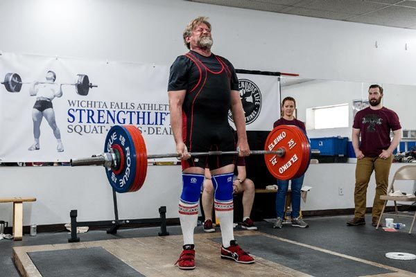 dave wood locks out a deadlift