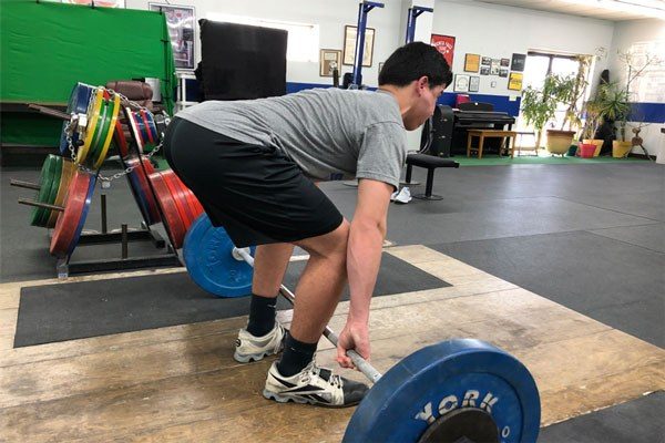 extending the low back in the deadlift