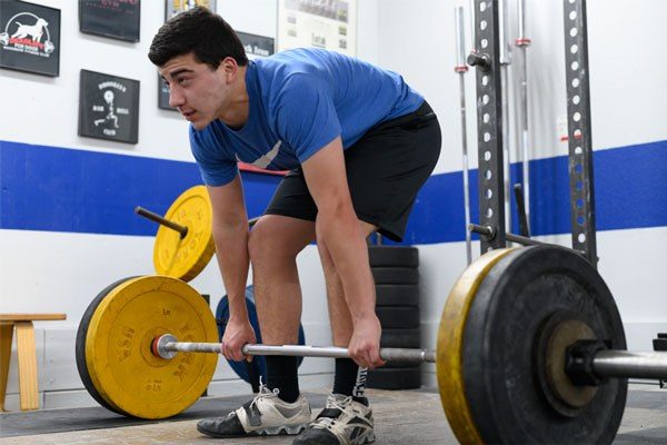 a lifter having problems getting his back in extension