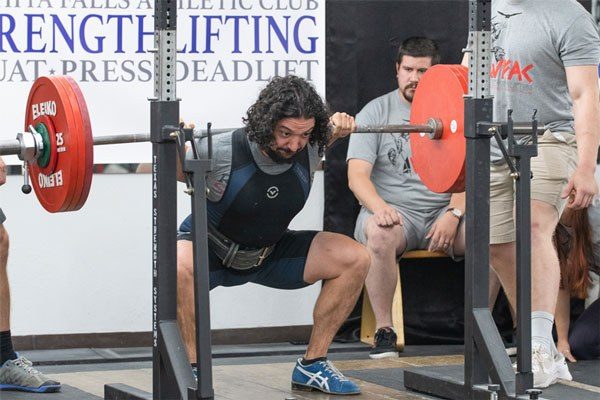 robert santana squatting in competition