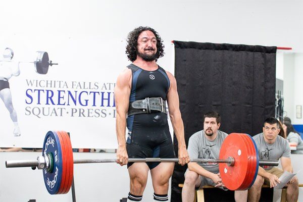 robert santana locks out a competition deadlift