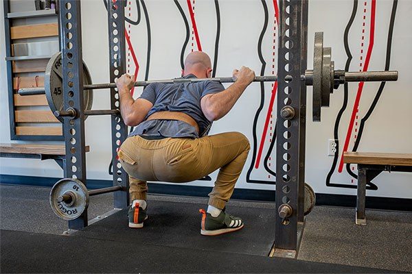 squatting in rack with safeties