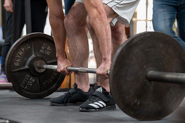 deadlift start close up