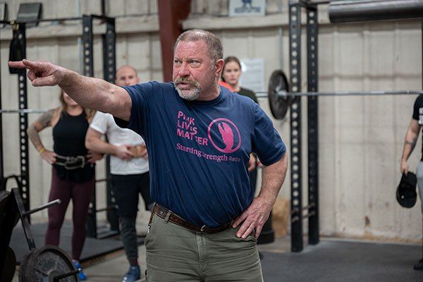 mark rippetoe signaling while coaching a group