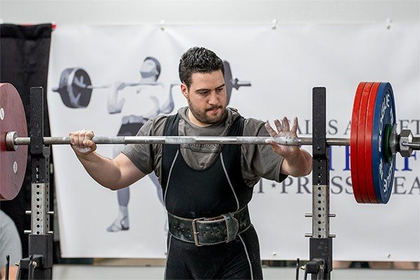 hari fafutis lifing in a strengthlifting meet