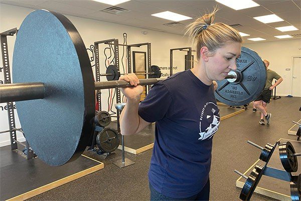 sierra iliff under the bar for a squat