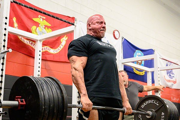 stan efferding locking out a deadlift at a starting strength seminar