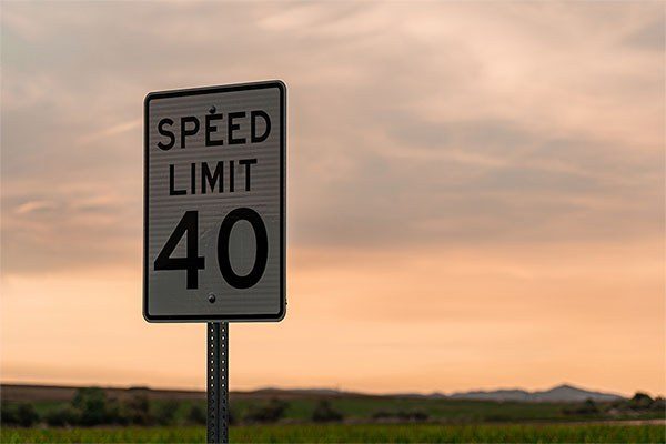40 mph speed limit sign