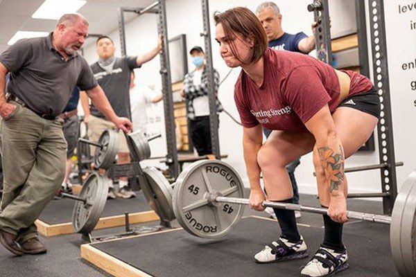 amanda sheppard starting a deadlift